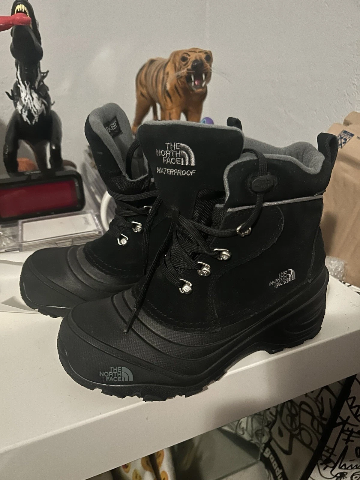 The North Face Size 5 Heat Seeker 200 Gram Insulated Waterproof Winter Boots