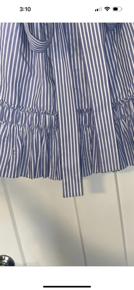 Saia listrada azul/branco Alexis média, detalhe de babado em excelente estado usado - Imagem 2 de 4