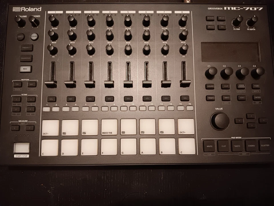 Roland MC 707 - Bild 4 von 4