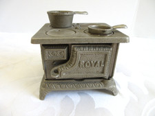 Vintage/Antique Royal Cast Iron Metal Doll House Stove /Oven, PANS, 4 BURNER