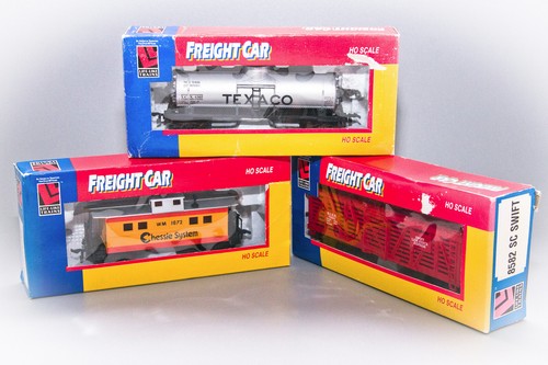 Life-Like Trains HO Scale TEXACO / CHESSIE SYSTEM / SWIFT LIVE STOCK Freight Car - Picture 11 of 14