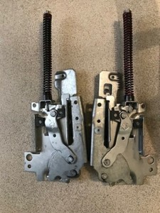 Türscharnier rechts und links für AEG Geschirrspüler Favorit 34030VI