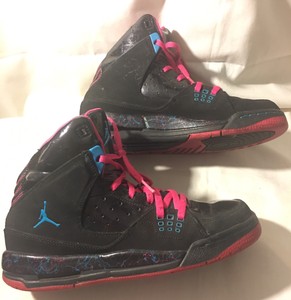 girl jordans pink and black