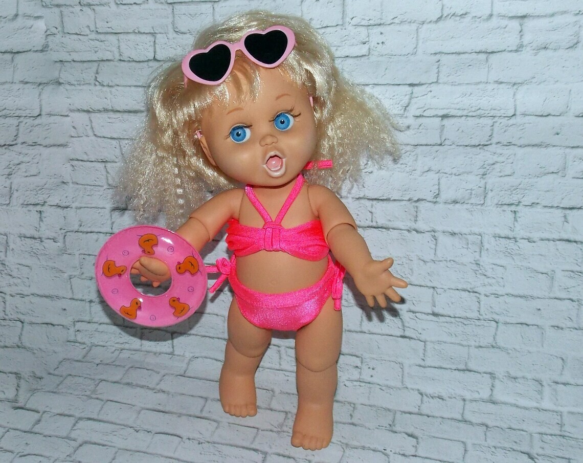 Ropa de muñeca Galoob Baby Face - Traje de baño rosa brillante