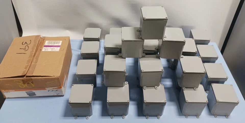 Caja de conexiones moldeada de PVC conducto marino Carlon 4"x4"x4" CANTIDAD-29 E987N 005 Foto 2 de 4