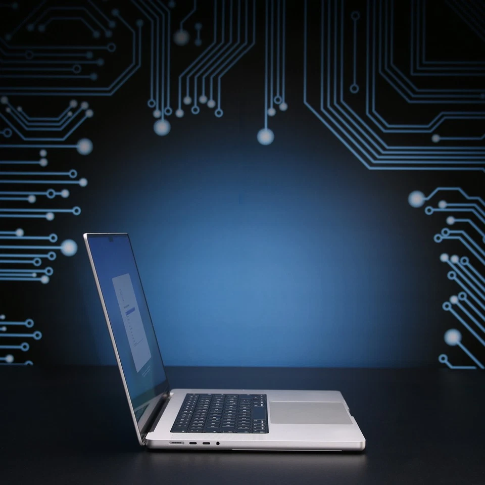 Apple Macbook Pro 16" (2021) // M1 Pro (10C CPU, 16C GPU), 16 GB RAM, 512 GB SSD - Bild 2 von 4