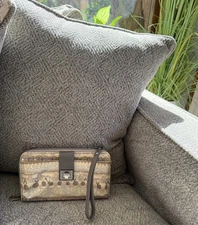 Sakroots Artist Circle Zip Around Wristlet Wallet In Pastel Colors Card Slots