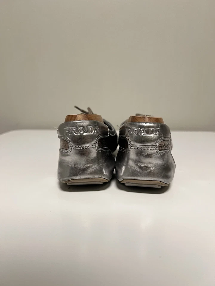 ZAPATOS MUJER PRADA BALLET PLANOS PLATEADOS CUERO/PATENTE CUERO EU 37 US 7 Foto 3 de 4