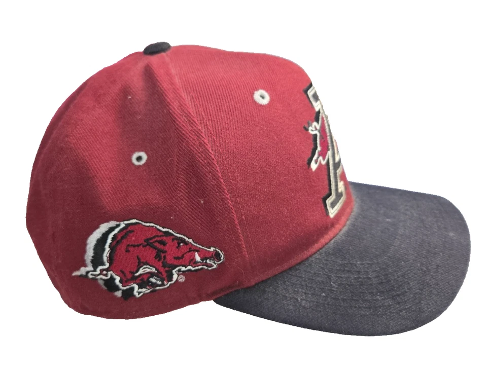 Zephyr Graf-x Vintage Arkansas Razorbacks Red Graphic Logo Fitted Hat Cap 7 1/2 - Image 2 of 4