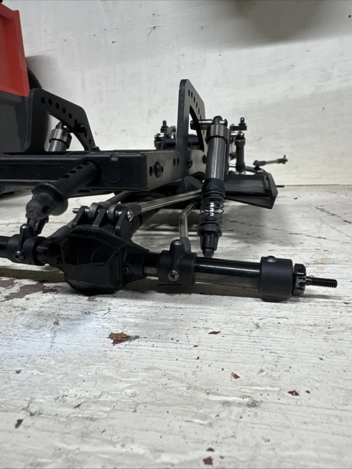 Axial AXI03028 SCX10 Pro Comp Scaler 1/10th 4WD Kit Rock Crawler - Image 3 of 4