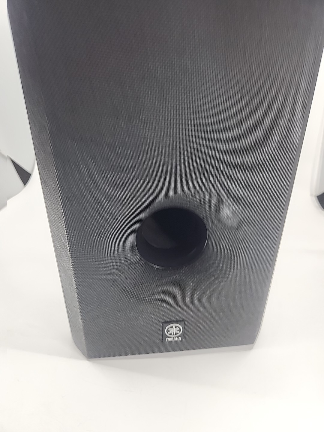 Yamaha SW-201 Powered Subwoofer. 42-50 Watts. 30-200Hz  Tested. Good!