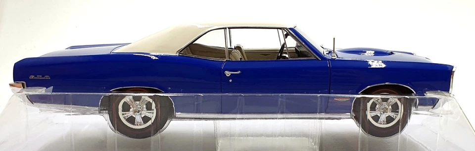 Greenlight 1/18 Scale Diecast HWY-18047 - 1966 Pontiac GTO - Blue/White - Image 3 of 4