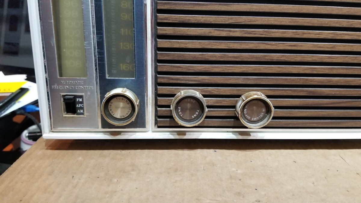 Zenith X330 Am/FM Radio with Tone Control, Tube style, Working