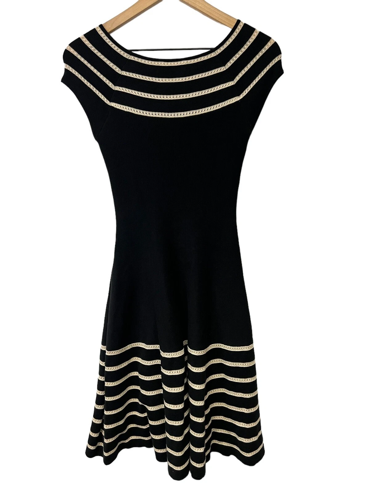 Abito maglione Kate Spade Amalia nero all'uncinetto a righe manica ad aletta aderente svasato XS