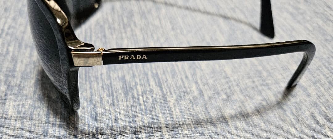 PRADA Sunglasses Fully Model with Case and Tag Used thumbnail 3