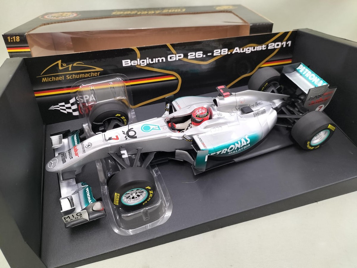 ミニチャンプス 1/18 レッドブル 2011 S．ベッテル 送料込