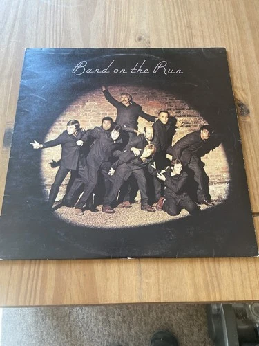 PAUL McCARTNEY AND WINGS – BAND ON THE RUN (1973 UK 12" VINYL ALBUM)