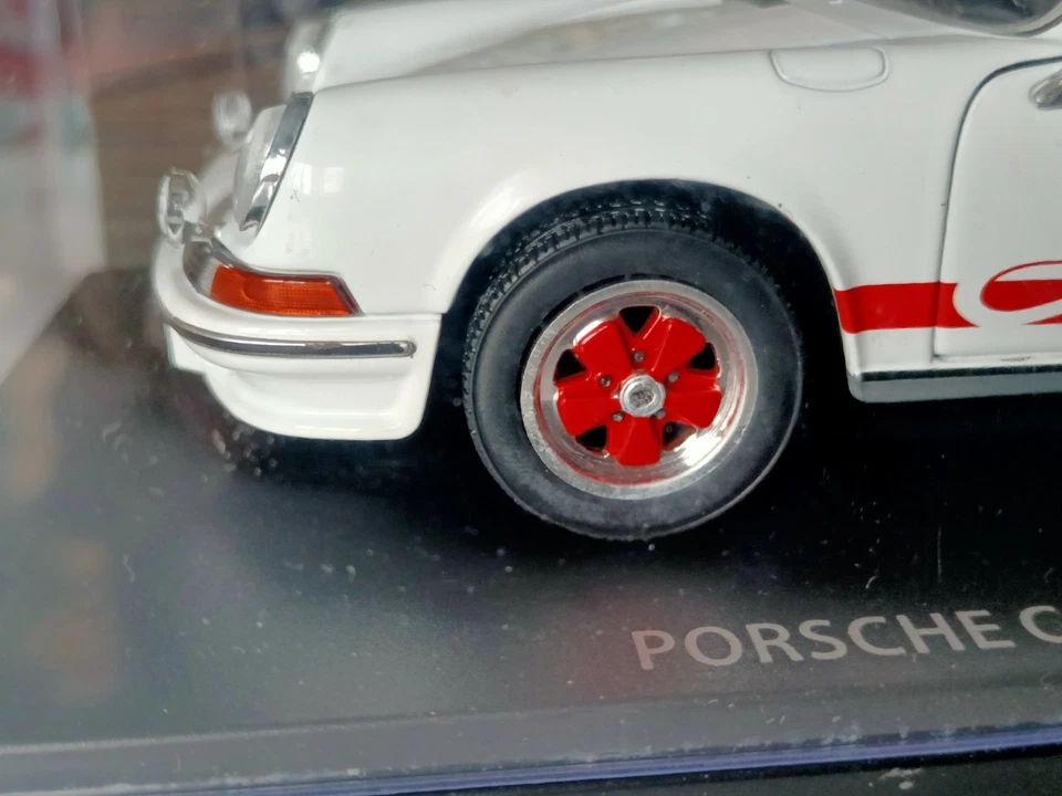 Porsche Carrera 911 RS 2.7 del 1973 in scala 1:24 Perfetta . Teca scheggiata - Immagine 2 di 4