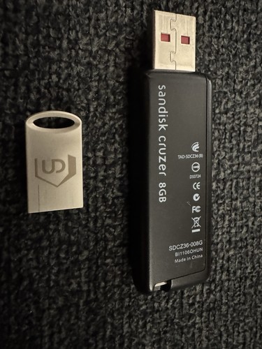 Two Flash Drives And One Micro SD & USB Adapter (drives/8gb, Micro SD/225gb) - 第 5/5 張圖片