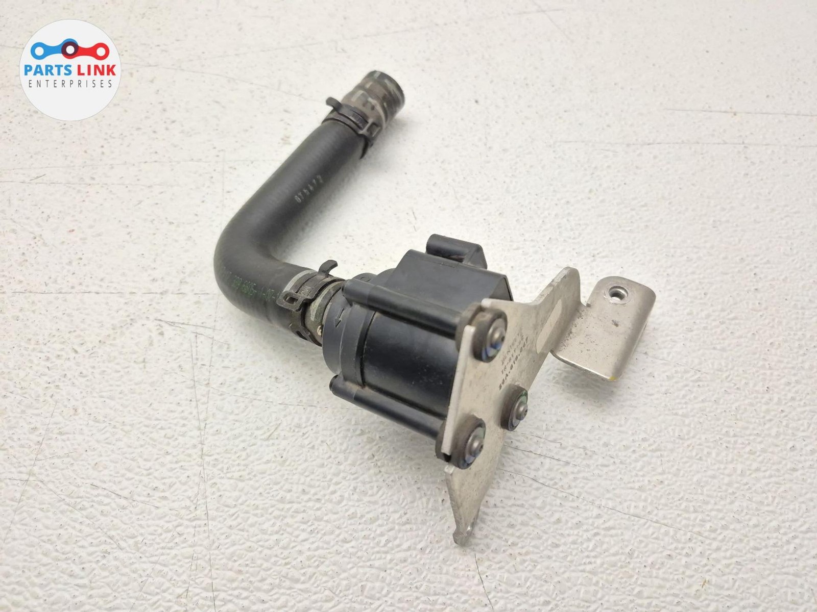 Bentley Bentayga 2016-2020 LEFT Water pump