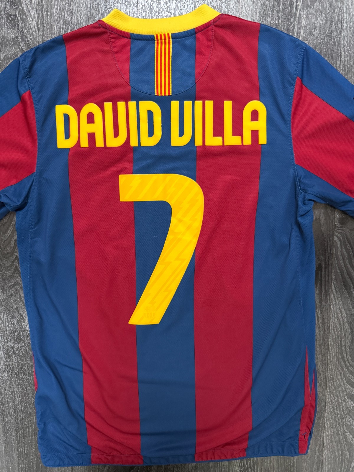 Original Nike Barcelona 2010/2011 Home Shirt DAVID VILLA 7 Mens Medium
