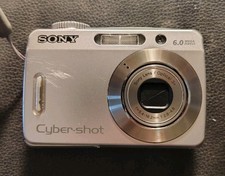 sony cyber-shot 6.0mp digital camera used needs Battery's / carry case included