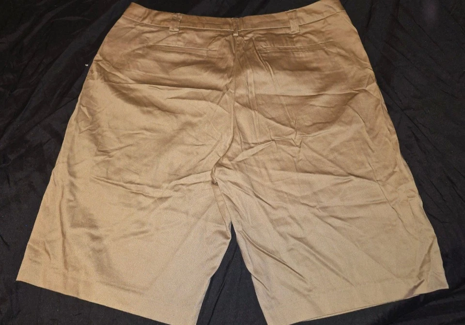 Pantalones cortos caqui George para mujer Foto 2 de 2