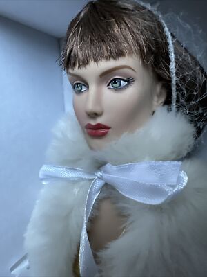 TONNER TYLER ANTOINETTE 16” 2012 DEFINITELY DOWNTOWN GINA