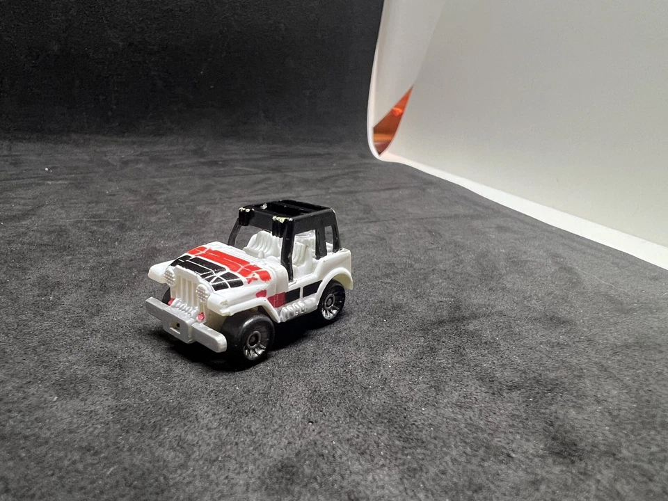 Винтажные Micro Machines JEEP WRANGLER 4x4 Белый Красный Синий 1986 Galoob Трудно найти - Изображение 2 из 4