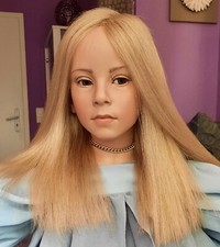 Atemberaubende Künstlerpuppe