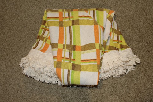 VINTAGE 1960’s - 1970’s COTTON LINEN ROUND BASKET WEAVE PATTERN TABLECLOTH - Picture 9 of 11