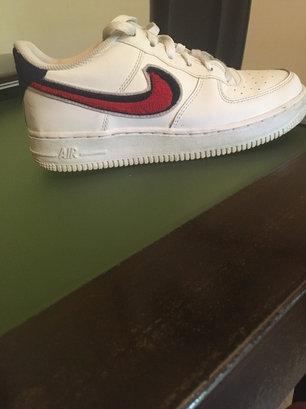 nike bianche con baffo nero