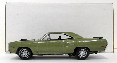 Matchbox 1/43 Scale Metal Model YMC04-M - 1970 Plymouth Road Runner Green/Black