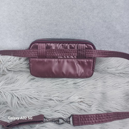 LUG Coupe XL Convertible Shoulder Crossbody Belt Bag in Wine Plum Purple - Bild 11 von 14