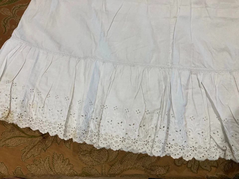 Enagua vintage blanca de algodón con ojales de encaje y cordón - 32" Foto 3 de 4
