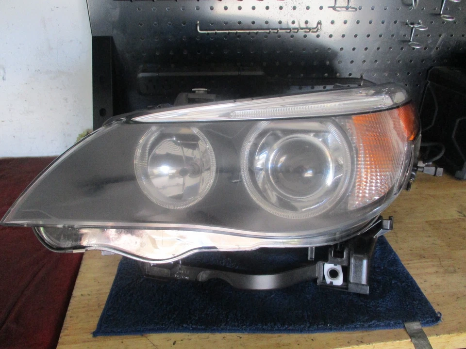 Faro halógeno izquierdo BMW 530i 2004-2007 con bombilla y señal de estacionamiento/giro Foto 4 de 4