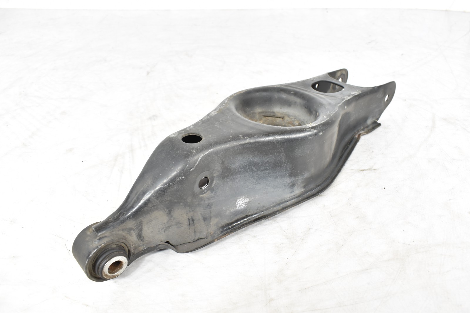 2014-2021 MASERATI GHIBLI AWD REAR LEFT SIDE LOWER CONTROL ARM SPRING PERCH OEM