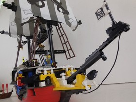 LEGO: Red Beard Runner Pirate Ship (6289) Almost COMPLETE With instructions!