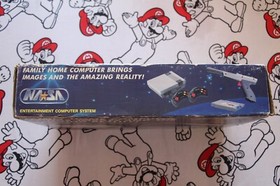 CAJA Y ACCESORIOS TIPO NINTENDO NES MODELO NASA NS-90A ACTION SET SIN CONSOLA