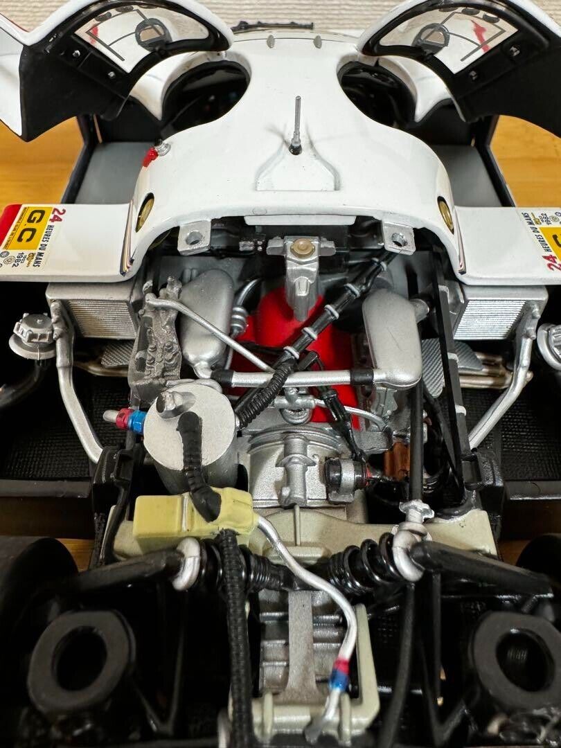 1/18 MINICHAMPS Porsche 956L 24H Le Mans 1982 #1 White Blue 1/18 MINICHAMPS Porsche 956L 24H Le Mans 1982 #1 White Blue