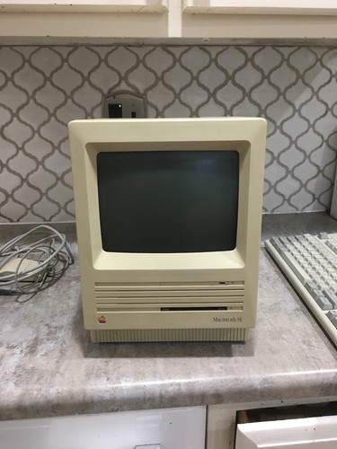 vintage apple macintosh se m5011 1 mb ram 800k drive 20sc hard