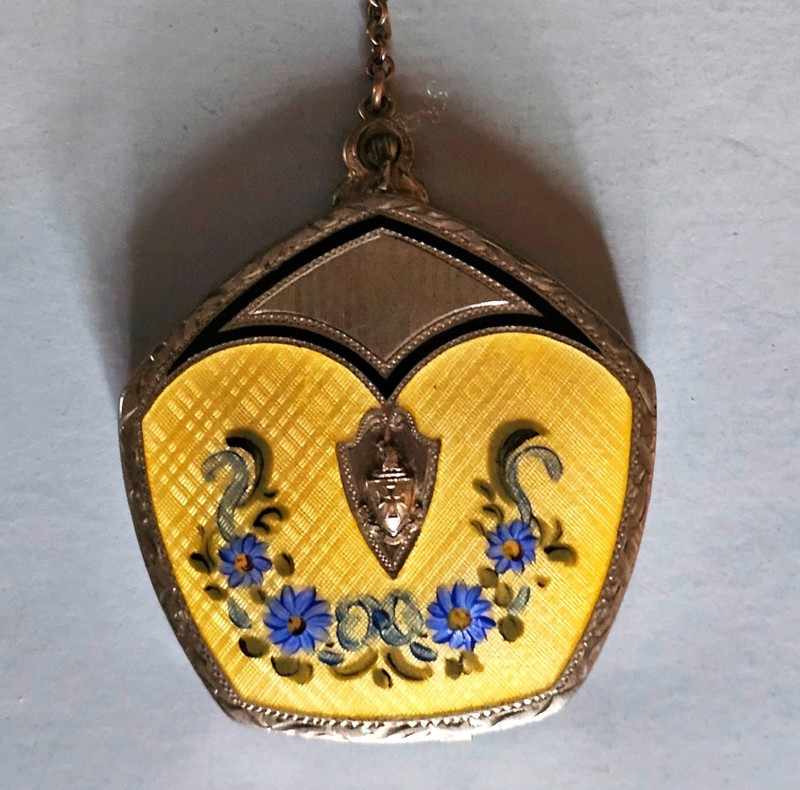 EVANS YELLOW GUILLOCHE ENAMEL COMPACT W/BLUE FLORAL DETAILS & FINGER RING