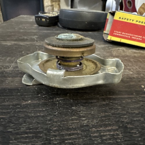 STANT Lev-R-Vent Safety Pressure Cap ( SP8) With Box - Picture 7 of 7