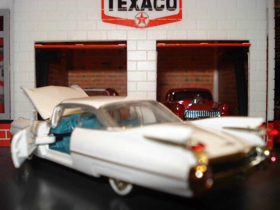 1959 59 CADILLAC COUPE LIMITED EDITION 1/64 1950'S CLASSIC METALLIC WHITE CADDY - Image 4 of 4