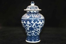 Exquisite Chinese Old Hand-painted blue and white porcelain vases Qianlong Mark