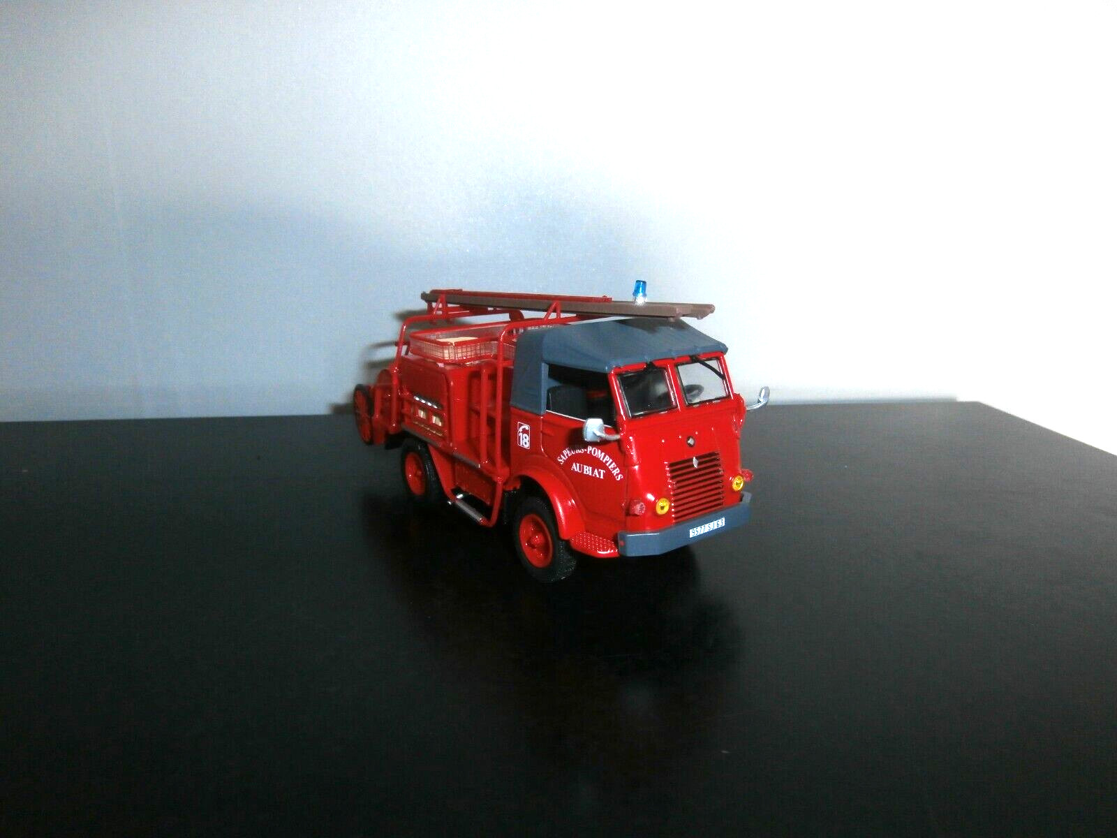 Camion Renault R 2087 VPI des Pompiers du Puy-de-Dôme miniature 1/43e en métal