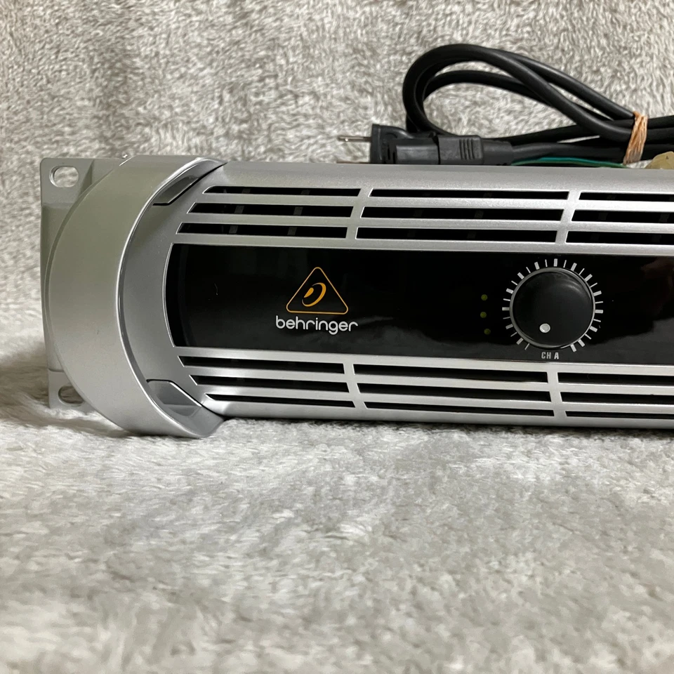 Behringer iNUKE NU3000 Rackmount | 3000W Stereo Power Amplifer - Image 3 of 4