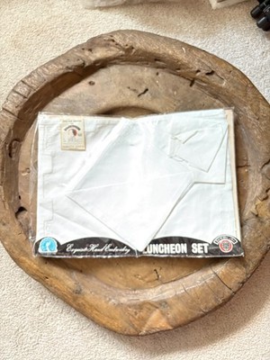 Vtg Benj. M. Jabara white hand-embroidered linen ''lucheon set'' place mat napkins
