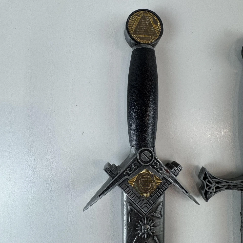 Juego de 2 dagas decorativas masónicas masónicas y pentagramas celtas con fundas Foto 2 de 4