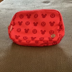 lululemon Red Waist Pack Belt Bag 1L Polyester Zip Closure 1 Pocket